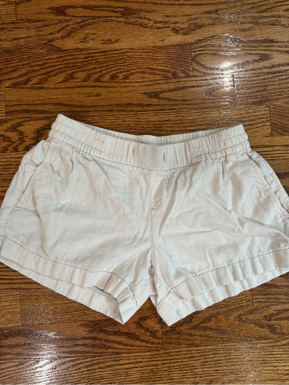 Casual Elastic-Waist Women’s Shorts in Light Beige linen